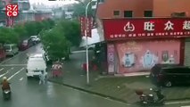 Çin'de 5.6 büyüklüğündeki deprem anı kamerada