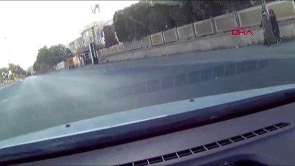 İSTANBUL- POLİS-HIRSIZ KOVALAMACASI KAZAYLA SON BULDU; O ANLAR KAMERADA