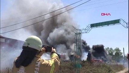 İSTANBUL- KARGANIN ÇIKARDIĞI ÖNE SÜRÜLEN YANGINDA HURDA TEKNELER YANDI