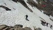 HAKKARİ Karlı 3 bin 487 rakımlı Sümbül Dağı'na zorlu tırmanış