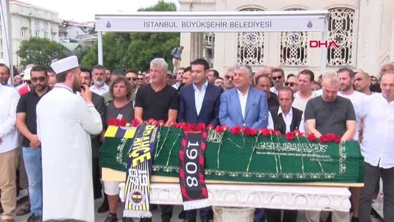 İSTANBUL- KÜÇÜK İSKENDER SON YOLCULUĞUNA UĞURLANIYOR camideki tören