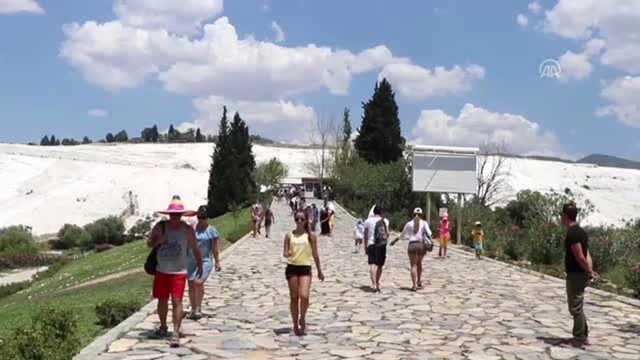 Pamukkale'ye turist akını! İlk 6 ayda 1 milyon turist ağırlandı