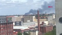 DHA DIŞ - Almanya'da alışveriş kompleksinde yangın çıktı