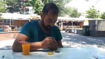 29 yaşındaki el sanatları ustası pirince isim yazarak geçimini sağlıyor!