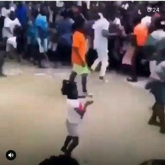 Admirez cette petite s'est démarquée de la foule grâce à son talent fou !