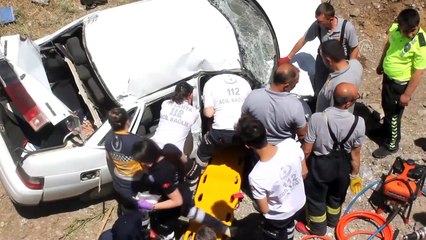 Tavşanlı'da otomobil devrildi: 2 yaralı - KÜTAHYA