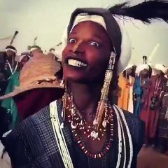 Impressionnant ! Cette tradition Fulani qui prépare le  mariage des jeunes au Niger est fascinante. A absolument voir !