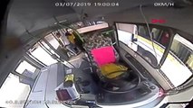 BURSA Otobüs şoförü, fenalaşan adamı hastaneye götürdü