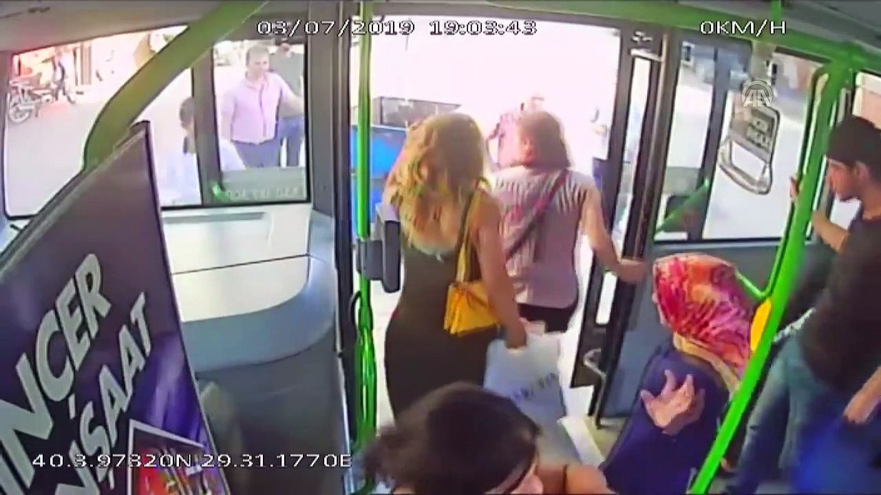 Otobüs şoförü fenalaşan yolcuyu hastaneye yetiştirdi - BURSA