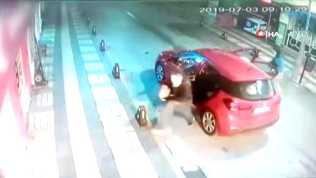 İstanbul'dan getirdikleri kiralık araçla telefon mağazasını soydular.