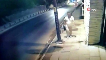 Üsküdar'da camide hırsızlık yapan şahıs kamerada