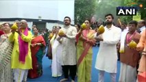 Nusrat Jahan & Nikhil Jain Reception: Mamata Banerjee attends party | वनइंडिया हिंदी