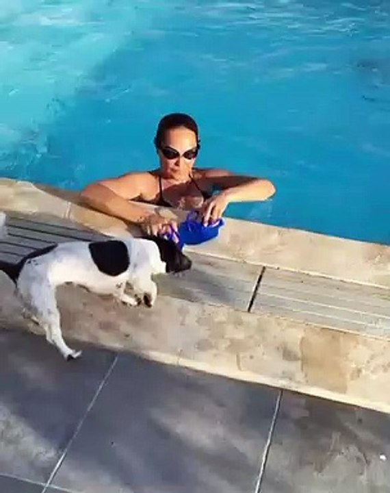 Hülya Avşar'ın Havuz Keyfine Beğeni Yağmuru