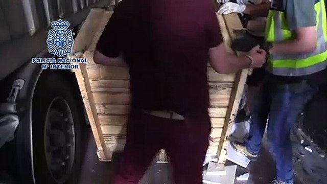 La Policía Nacional incauta en Sevilla más de tres toneladas de hachís ocultas en palés que transportaban baldosas de mármol