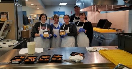 Aux Etats-Unis, cette cantine sert les repas restants aux élèves les plus démunis