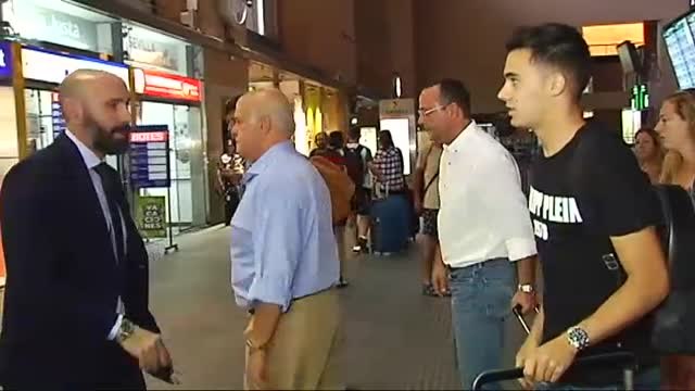 Reguilón llega a Sevilla para firmar la cesión con el club de Nervión