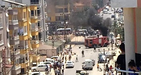 Télécharger la video: Son dakika! Hatay'ın Reyhanlı ilçesinde otomobilde patlama: 2 ölü