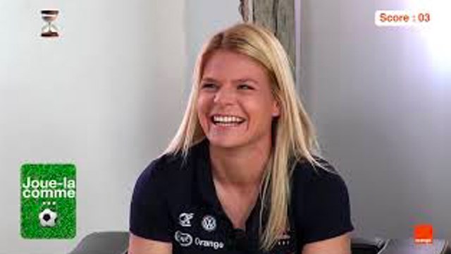 Eugénie LE SOMMER Sarah BOUHADDI Joue-la comme Team Orange Football #TeamOrange