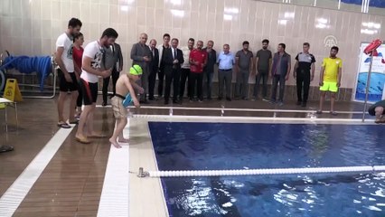 Yürüme engelini havuzda attığı kulaçlarla aştı - AĞRI