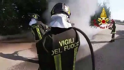 Monastir (CA) - Una Smart prende fuoco in un parcheggio (05.07.19)