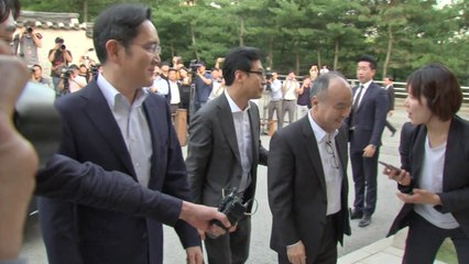 문 대통령, 30대 그룹 총수 만난다...노영민도 '손정의 모임' 참석 / YTN