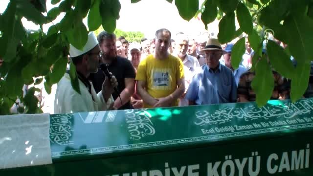 Eşinin amcası tarafından öldürülen Kahraman'ın cenazesi toprağa verildi