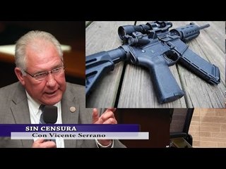 Candidato de Florida rifa un arma como la usada en masacre de Orlando