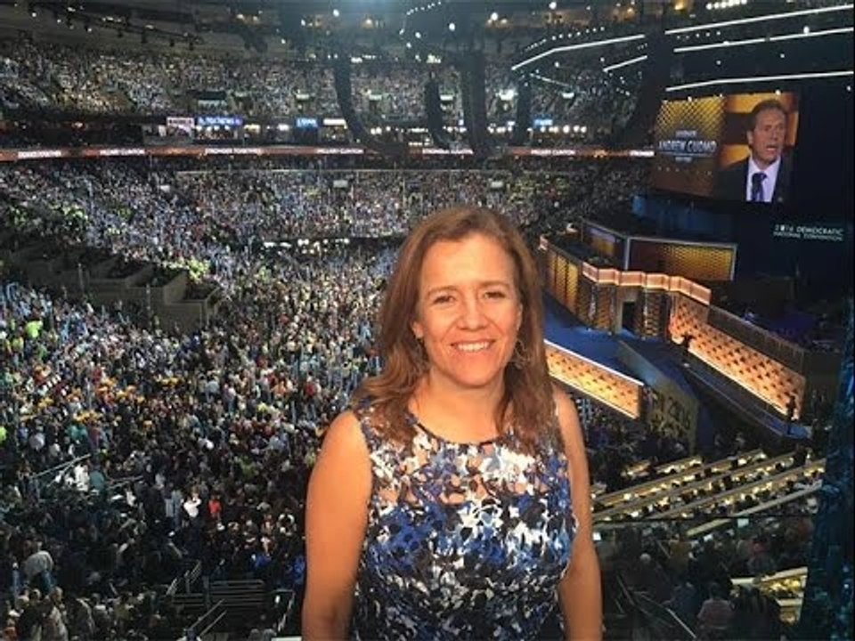 Margarita Zavala asiste a la Convención Demócrata para apoyar a Hillary Clinton