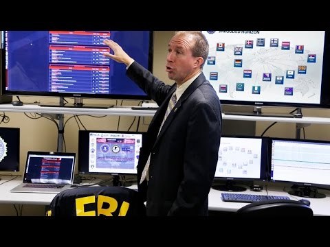 Departamento de Justicia trabajará con el FBI en emails de Clinton