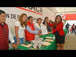 Apapacha a Peña en un evento y le dan empleo como directora del INJEO