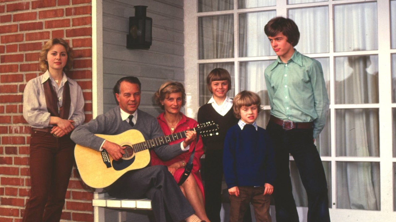 Ursula von der Leyen-Porträt: An der Front und auf dem Schallplattencover