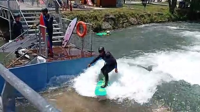 Premiers test sur la vague artificielle au stade d'Eaux-Vives à Pau