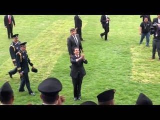 DESPIDEN A EPN CON PORRAS Y APLAUSOS ¡EL PINCHE COLMO!