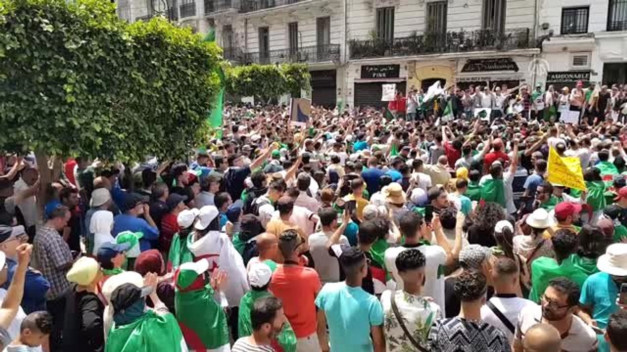 "Buteflika rejimi temsilcileri" protesto edildi