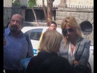 ADELA MICHA VA POR AMLO HASTA LA CASA DE TRANSICIÓN. CONSIGUE CAFÉ Y NADA DE ENTREVISTA (AÚN NO)