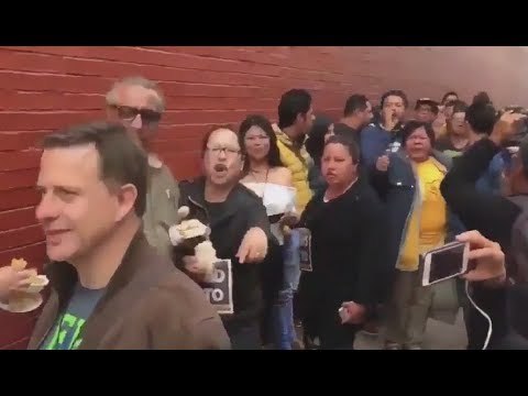 PERREDISTAS CORREN A MENTADAS DE MADRE A FERNANDO BELAUNZARÁN DE CUMBRE DEL PRD ¡HUYE ENTRE GRITOS!