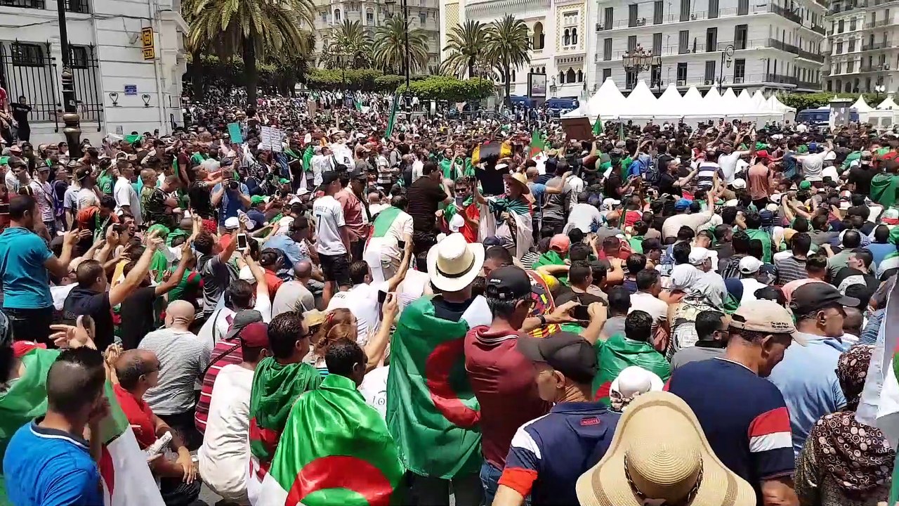 'Buteflika rejimi temsilcileri' protesto edildi - CEZAYİR