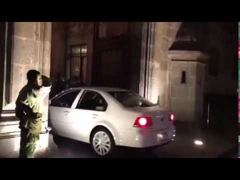 ¡AMLO CHINGÓN! LLEGA JUNTO A GABINETE ANTES DE SALIR EL SOL A PALACIO ¡AL QUE MADRUGA DIOS LO AYUDA!