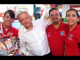 ¡#AMLO, #PRESIDENTE DEL #PUEBLO! FOTOS CON EMPLEADOS DE #OXXO. NO PRESUME COMO #LORDMINISTRO