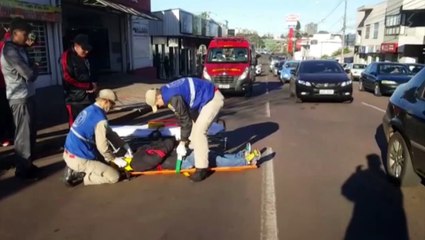 Motociclista fica ferido ao colidir contra traseira de Montana na Rua São Paulo
