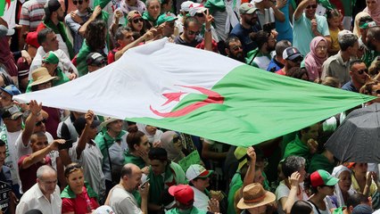 الجمعة العشرون للحراك الجزائري.. احتفال بالاستقلال وتجديد لمطالب التغيير