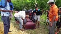 Indígenas misquitos hondureños entierran a sus muertos del naufragio