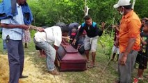 Indígenas misquitos hondureños entierran a sus muertos del naufragio