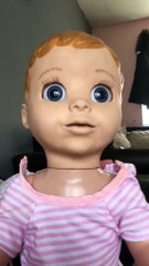 Effrayant cette poupée claque des dents !