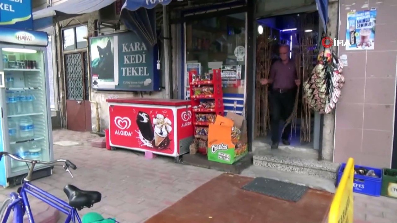 52 yıldır süpürge yapıyor