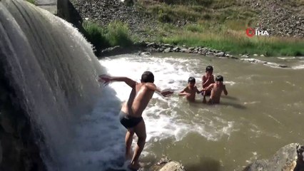 Sıcaktan bunalan çocukların tehlikeli serinliği
