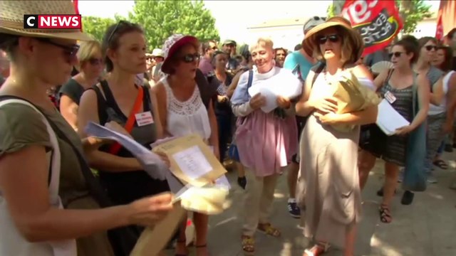 Toulouse : les professeurs en grève sont venus rendre leurs copies
