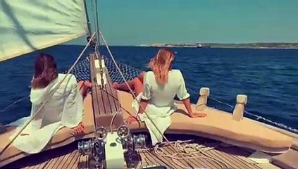 Ata Demirer'den Turk filmi tadında doğum gunu kutlaması