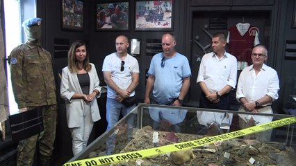 Hollandalı askerler Srebrenitsa'yı çektikleri kamerayı müzeye hediye etti - SARAYBOSNA