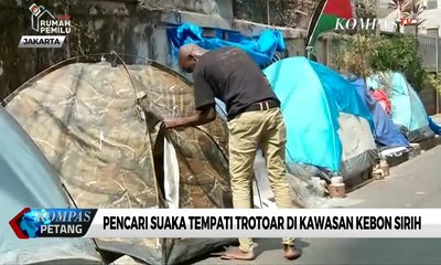 Pencari Suaka Tempati Trotoar Kebon Sirih